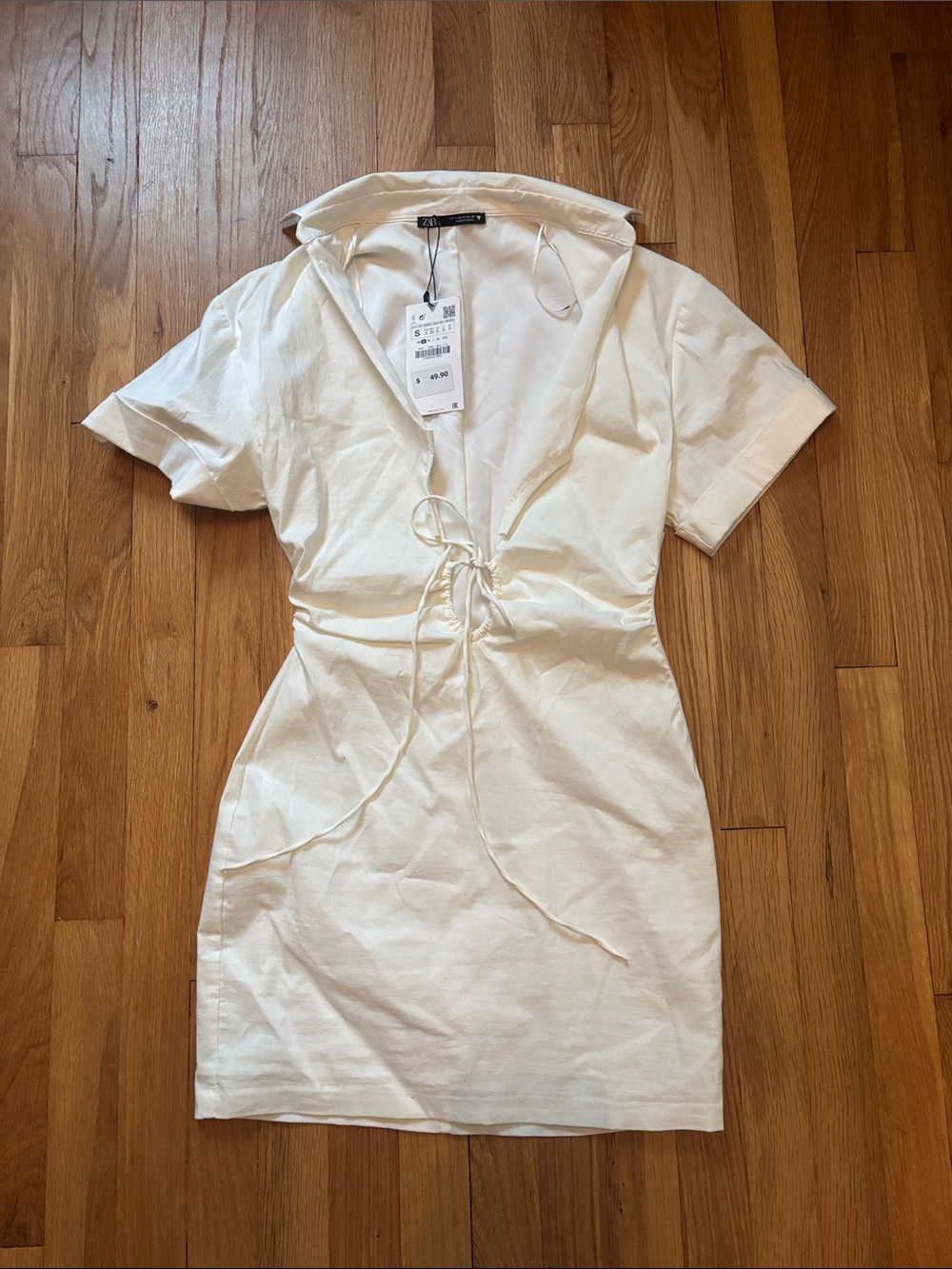 White Zara dress with keyhole cutout